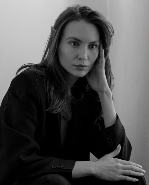 Neph Ilim - Femme Elfe Magicienne/Cleresse de Betzaran